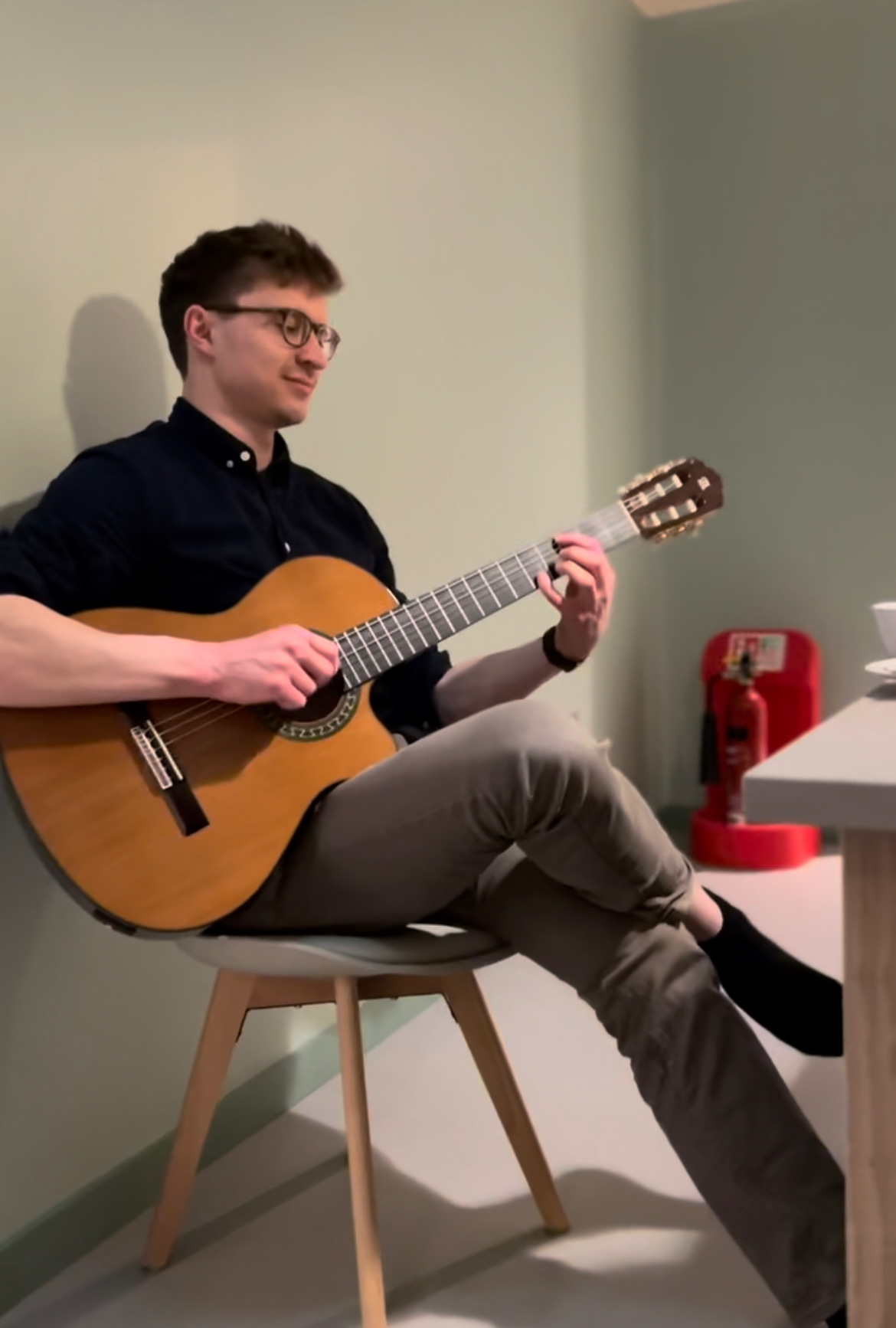 Playing classical guitar